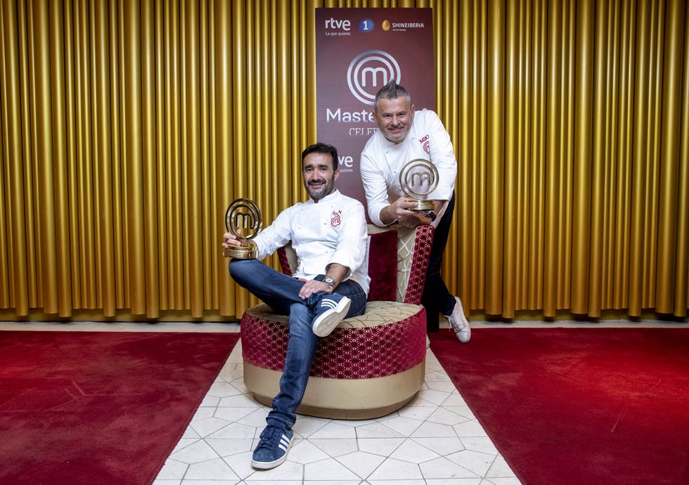 journalist juanma castaño and miki nadal during act as winner masterchef celebrity in madrid on tuesday, 30 november 2021