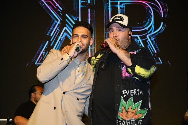 kiko rivera y manuel cortes en el escenario