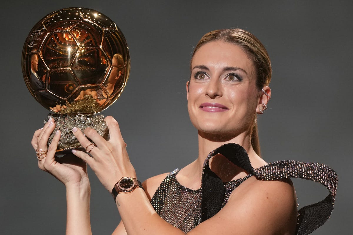 alexia putellas con el globo de oro