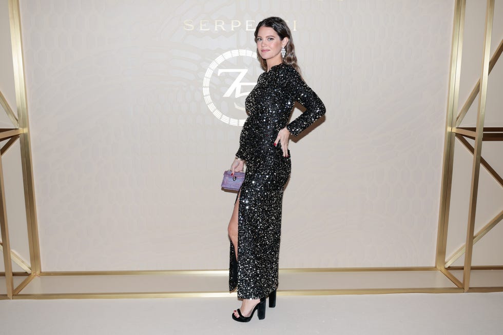 Isabelle Junot, la invitada embarazada más estilosa con vestido de