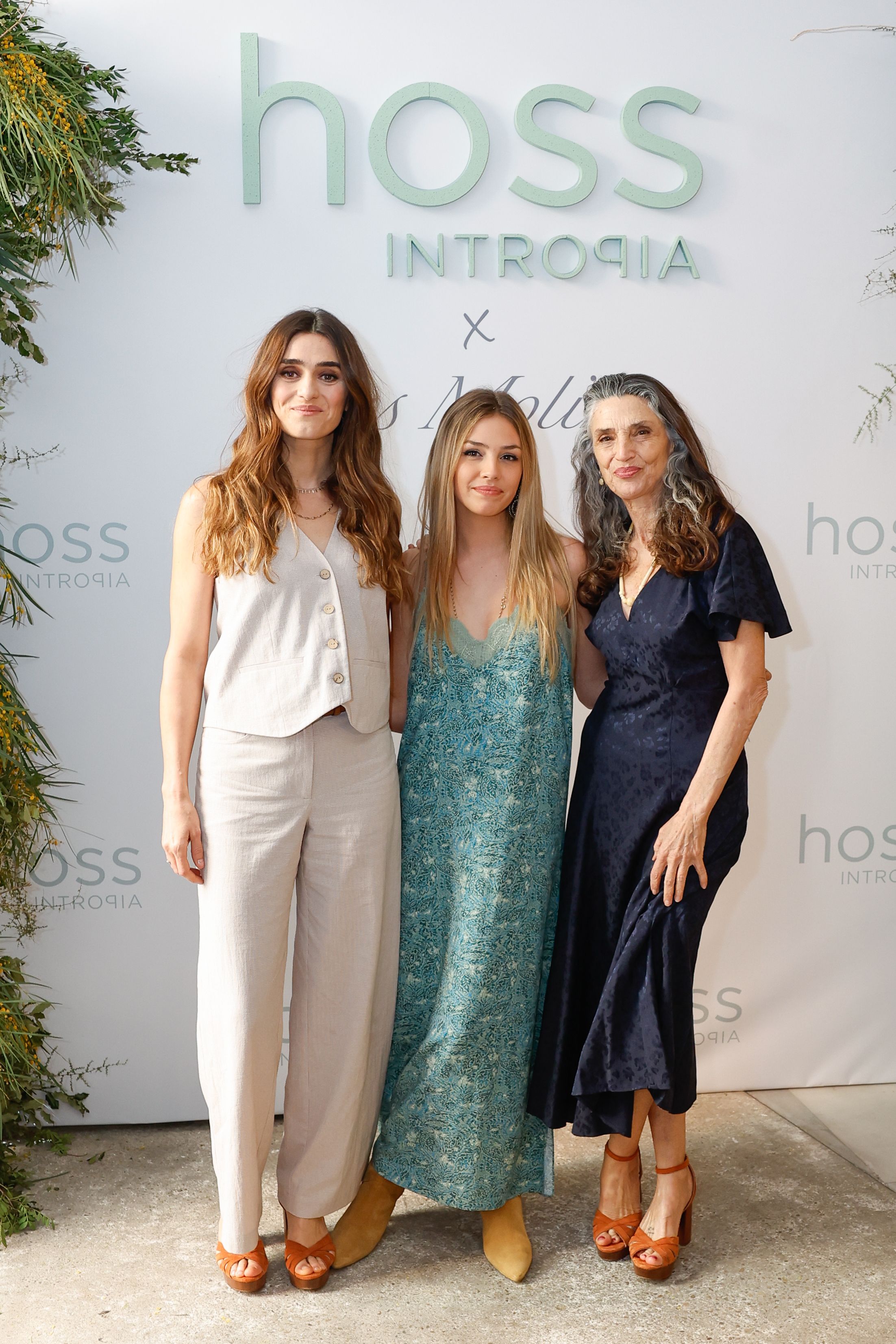 Ángela Molina y sus hijas Olivia y María, embajadoras de la firma Hoss Intropia