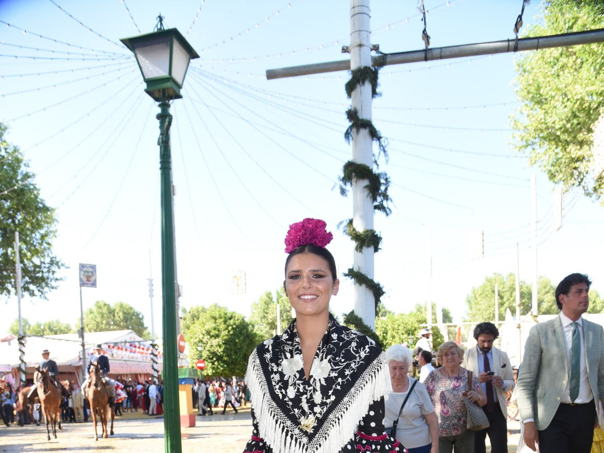 Las mujeres mandan en la feria a través del traje de flamenca» - Bulevar Sur