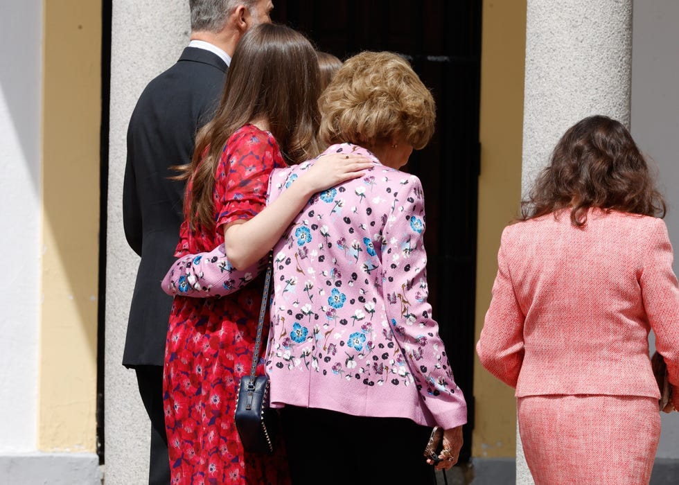leonor con reina sofia confirmacion infanta sofia