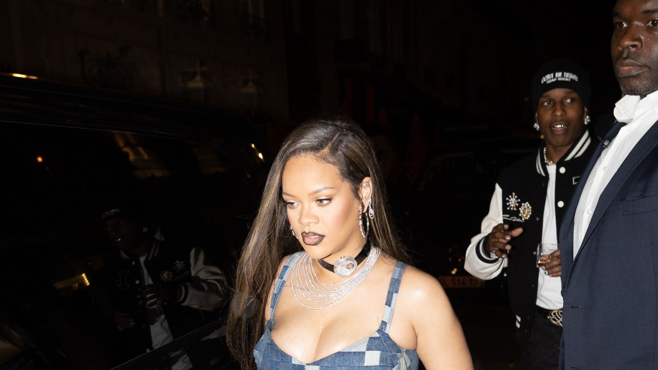 Rihanna no usa ropa premamá: el look embarazada que acaba con