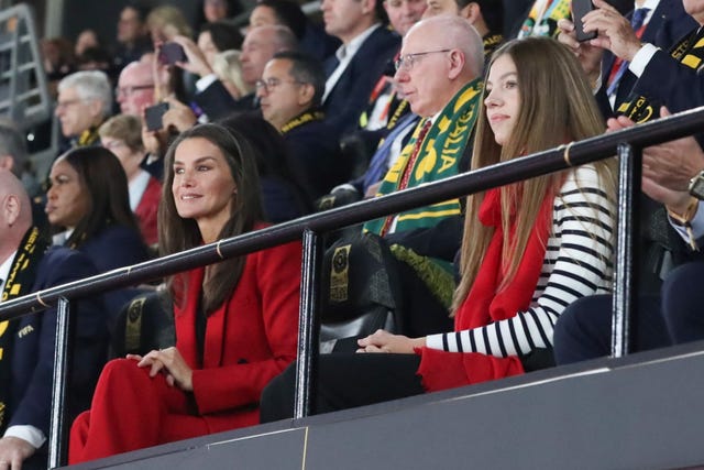 reina letizia e infanta sofia en el palco