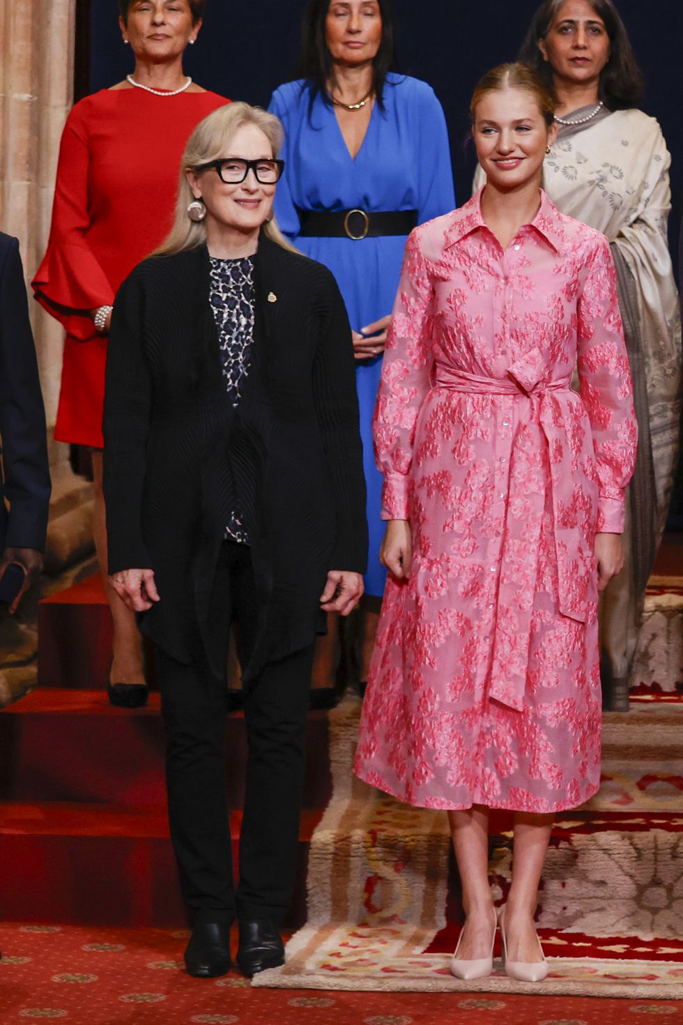 princesa leonor en la recepción de los princesa de asturias 2023 con vestido rosa de simorra