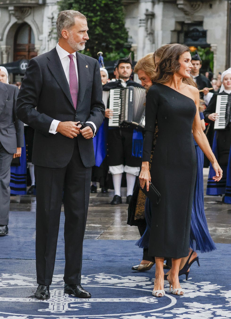 rey felipe vi y reina letizia en los premios princesa asturias