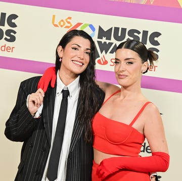 la afombra roja de los 40 music awards