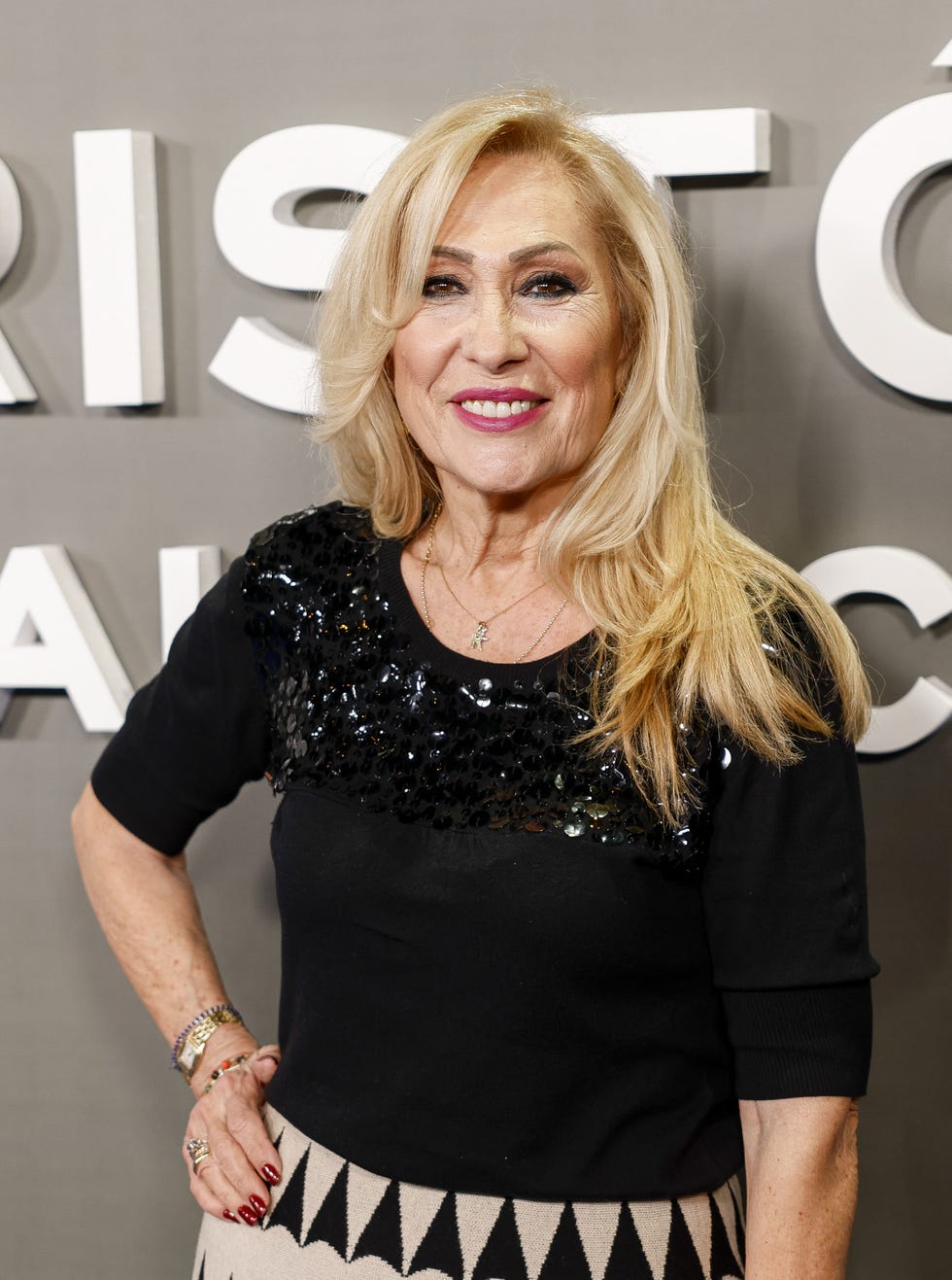 rosa benito photocall cristobal balenciaga