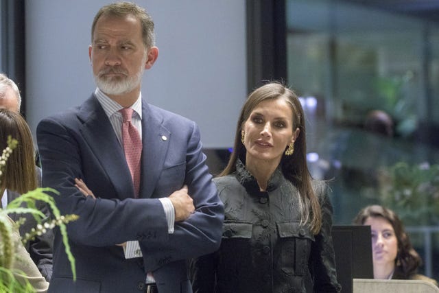 felipe vi y letizia en hospitalet de llobregat barcelona