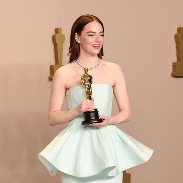 emma stone mejor actriz oscar vestido roto