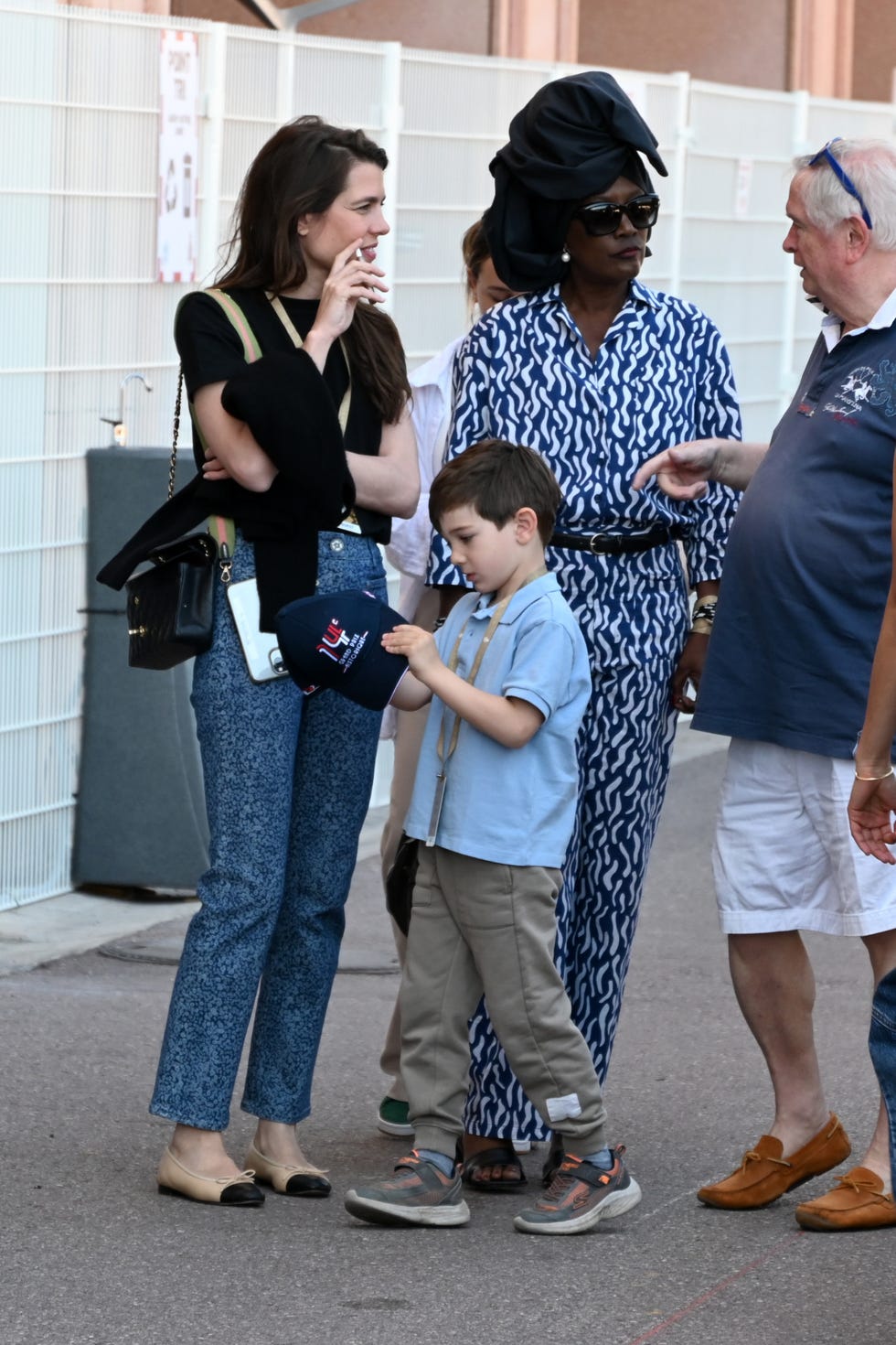 carlota casiraghi pantalon recto bailarinas