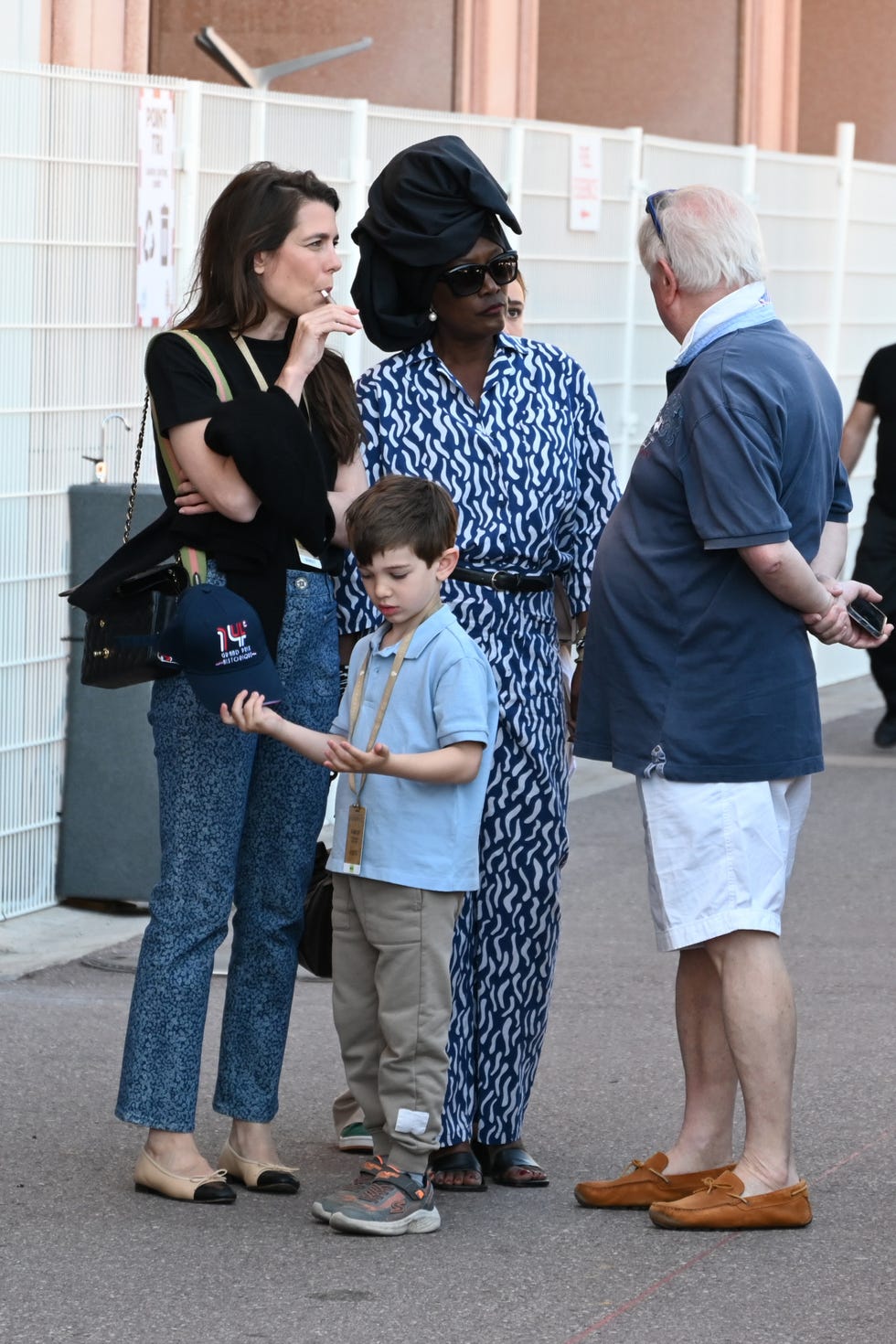 carlota casiraghi pantalon recto bailarinas