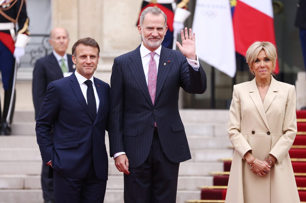 rey felipe vi con emmanuel y briggite macron