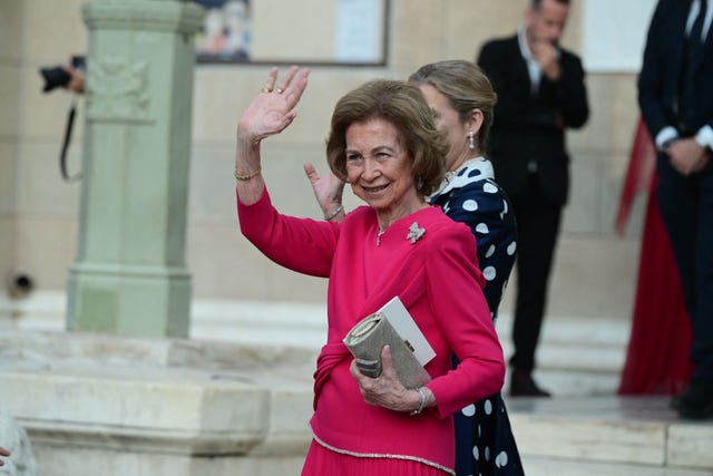 el look de la reina sofia en la boda de su sobrina teodora de grecia