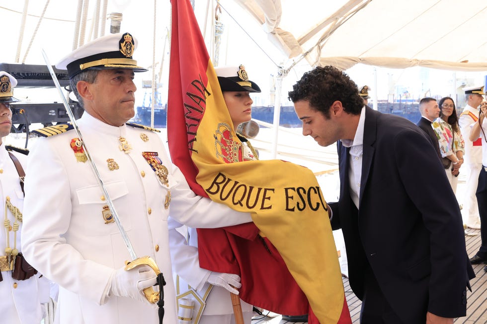 El papel clave de la Princesa Leonor en la jura de bandera del Juan  Sebastian Elcano con el que sigue los pasos del Rey Felipe VI