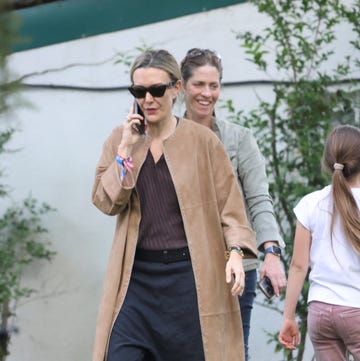 Marta Ortega pantalón ancho lino Zara sandalia plana marta ortega pantalón ancho lino zara sandalia plana