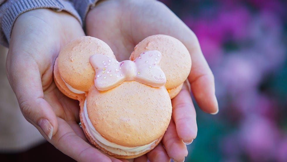 jolly holiday bakery in disneyland