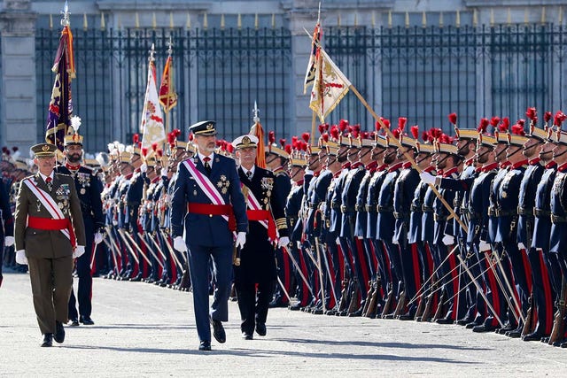 *LOS REYES DE ESPA√ëA EN LA PASCUA MILITAR