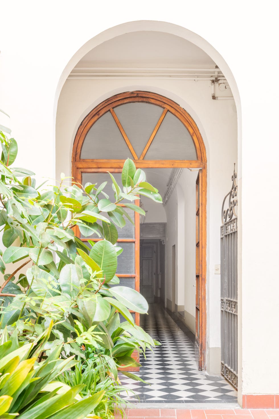 Un appartamento a Firenze dentro un ex convento | Elle Decor