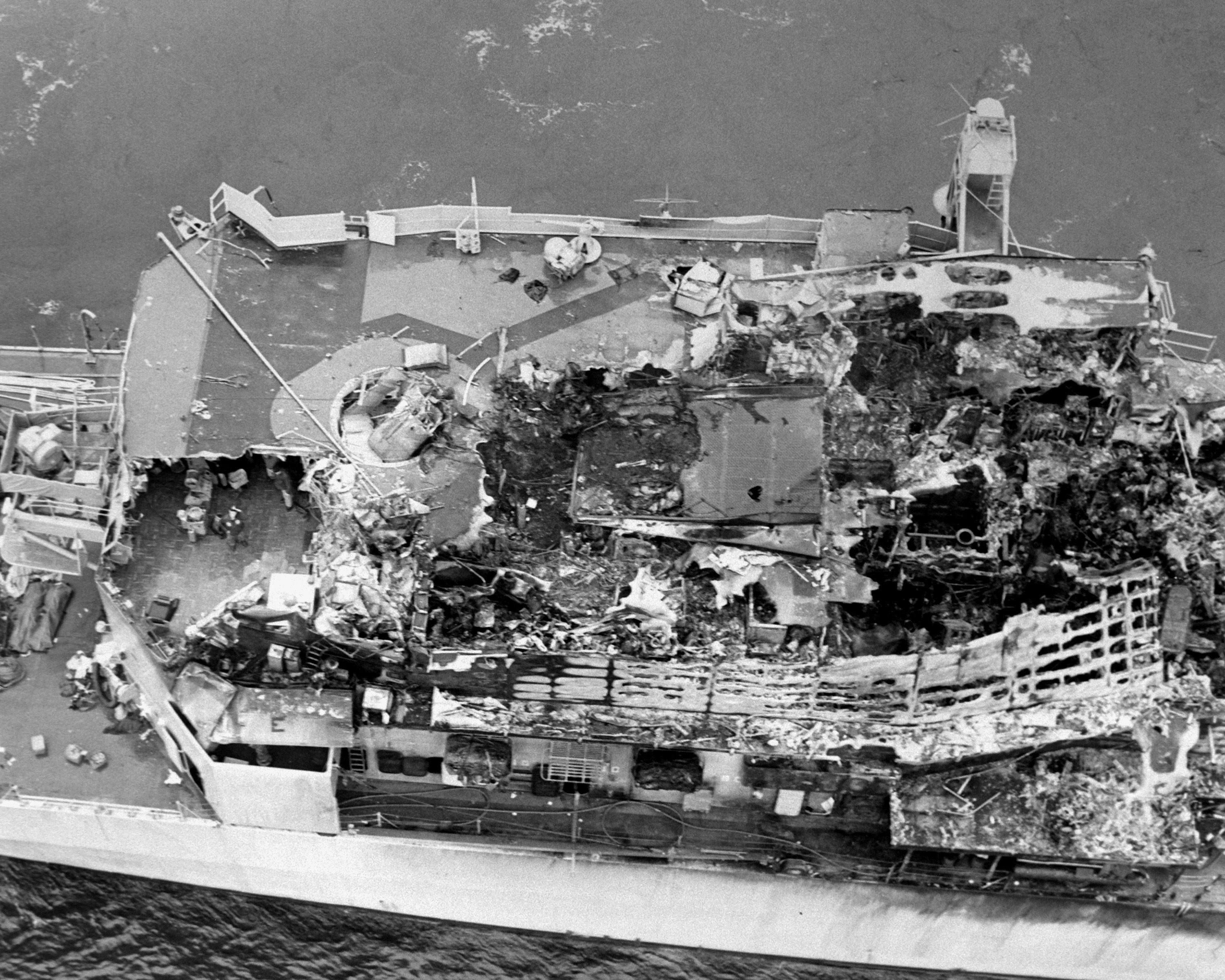 dn-sn-87-07295-uss-belknap-damaged-superstructure-after-collision-67b88e6ea9e73.jpeg
