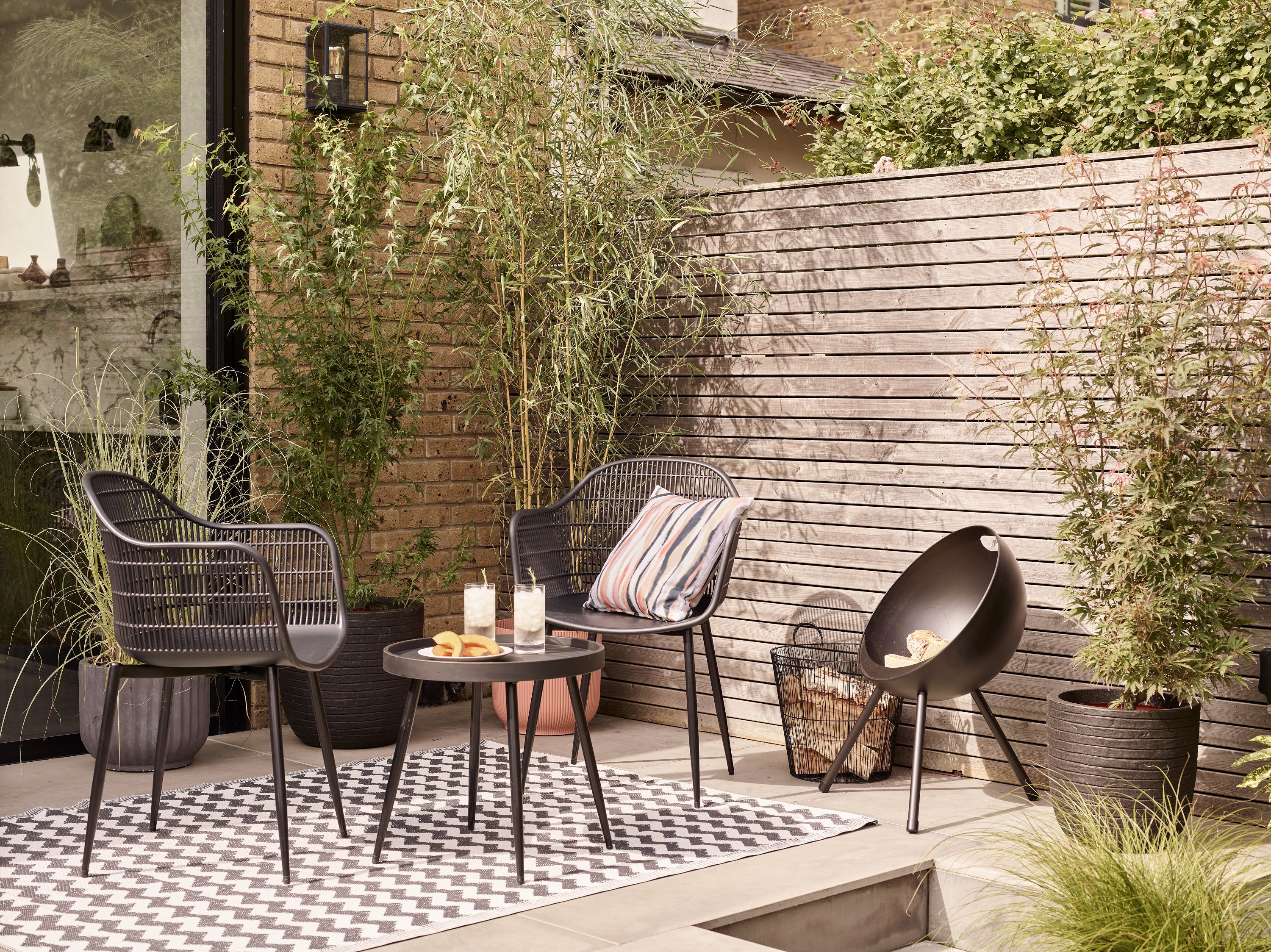 Dobbies best sale garden loungers