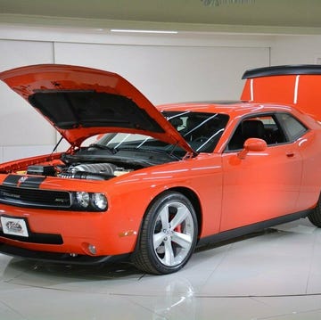 dodge challenger srt8