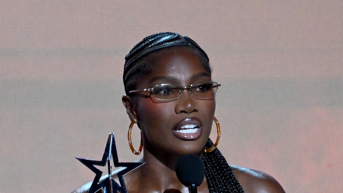 prévia de Doechii Went Full Theater Kid no Grammy | The Breakdown | Cosmopolitan