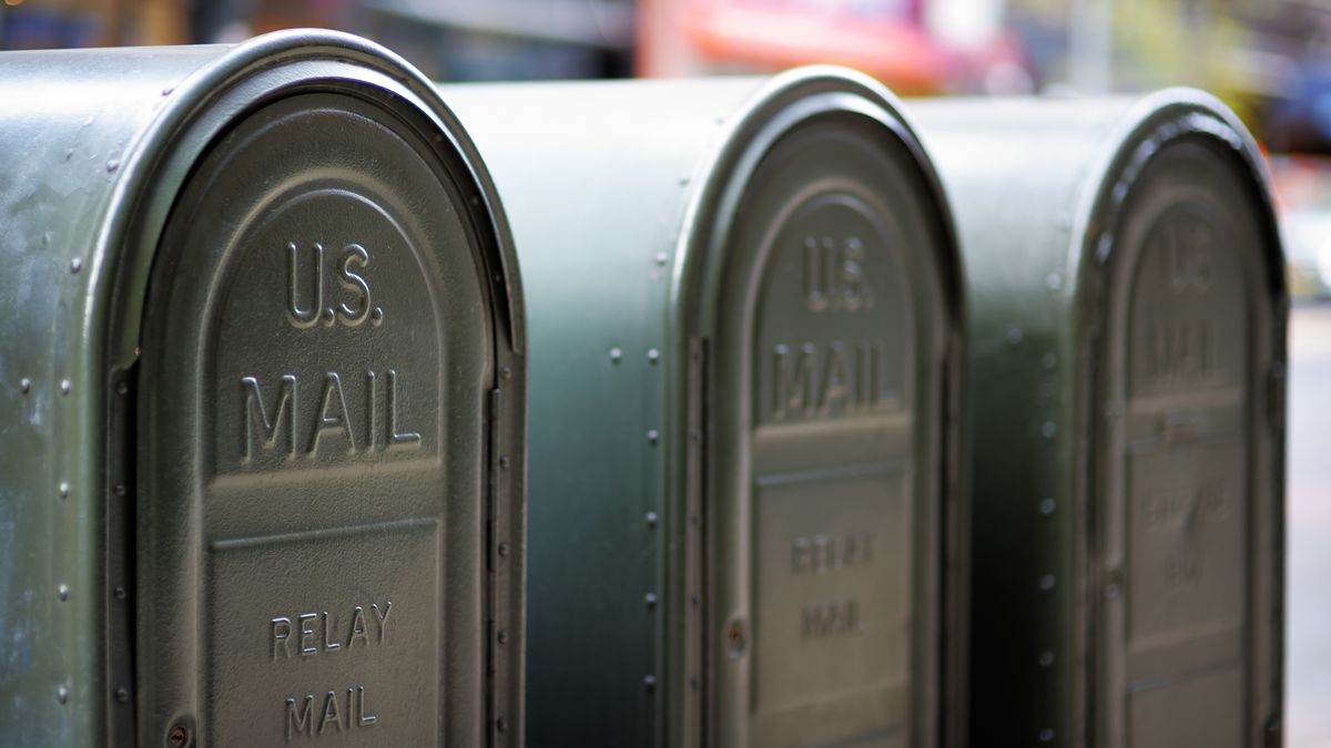 Is Mail Delivered on New Year's Eve and Day 2023?