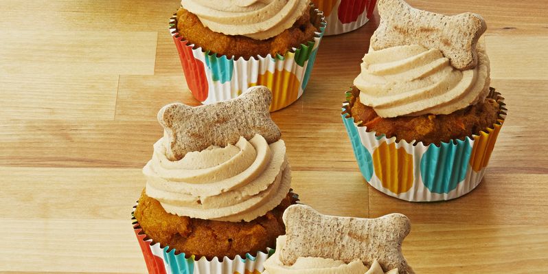 dog friendly cupcakes, peanut butter pupcakes