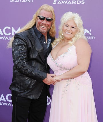 dog bounty hunger video beth chapman