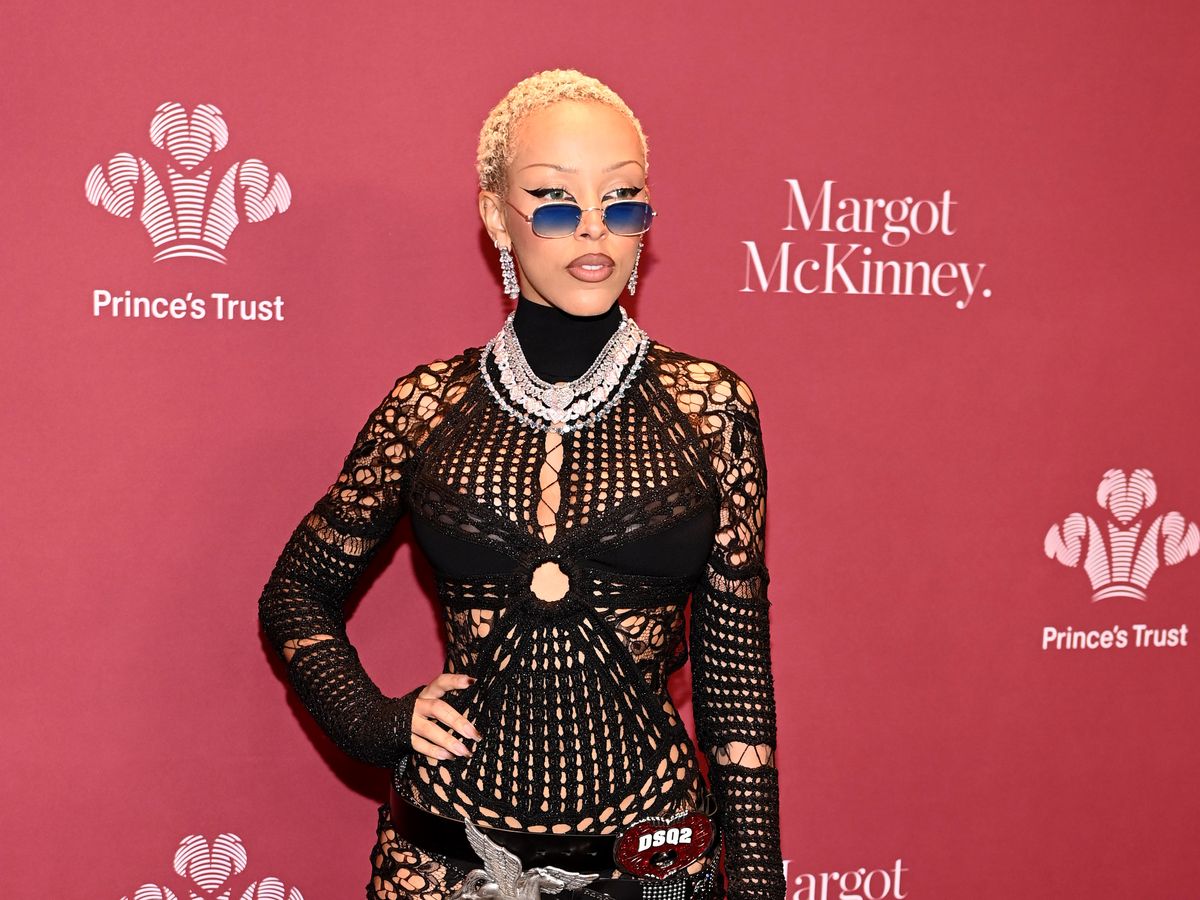 Doja Cat UNVEILS new ink including a skull and key after revealing SHOCKING  bat skeleton tattoo