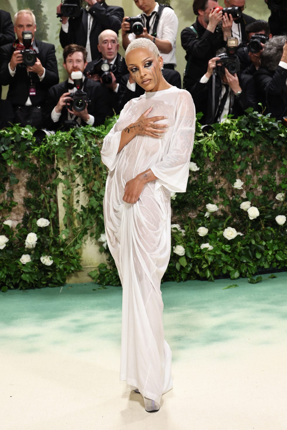 new york, new york may 06 doja cat attends the 2024 met gala celebrating sleeping beauties reawakening fashion at the metropolitan museum of art on may 06, 2024 in new york city photo by jamie mccarthygetty images