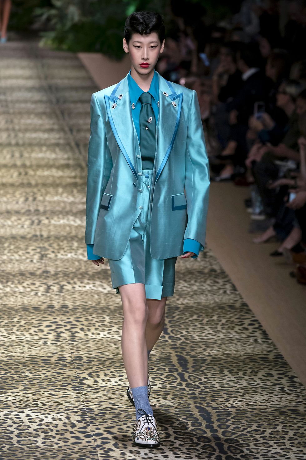 Fashion model, Fashion show, Fashion, Runway, Clothing, Blue, Electric blue, Turquoise, Haute couture, Spring, 
