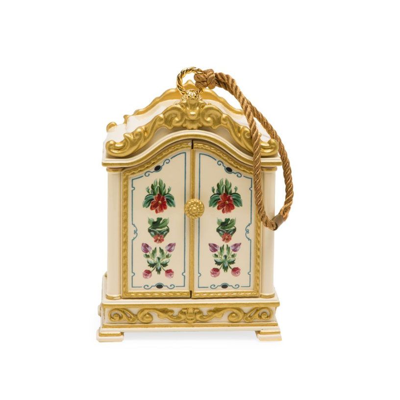 Brass, Beige, Floral design, Ornament, Flower Arranging, Bronze, 