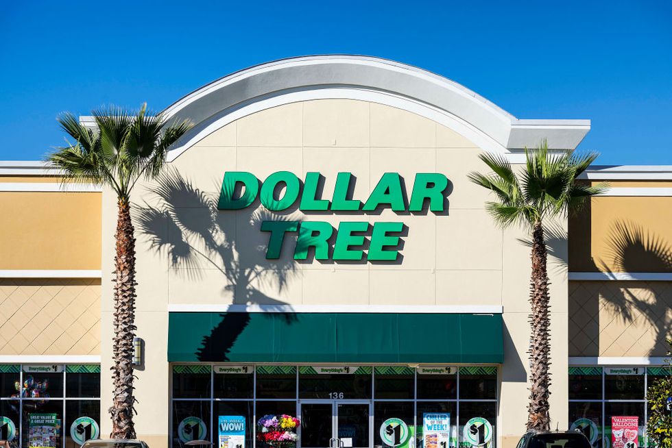 Dollar Stores Open on Christmas 2022 Dollar Tree, Family Dollar and