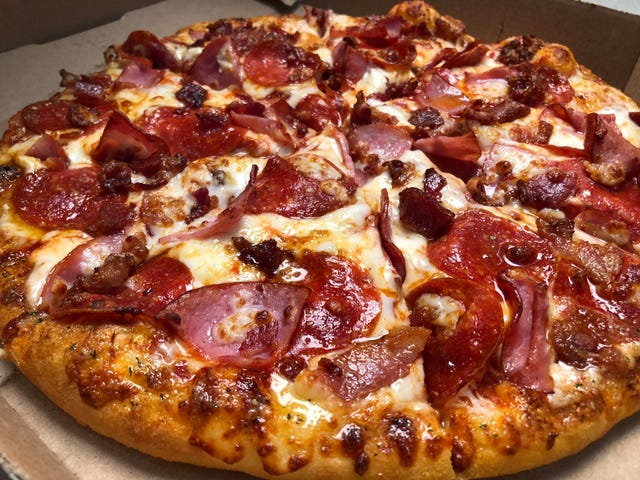 Dish, Food, Cuisine, Pizza, Ingredient, California-style pizza, Flatbread, Pizza cheese, Italian food, Meat, 