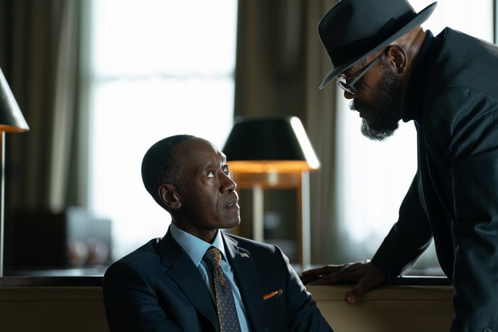 don cheadle sebagai james rhodey rhodes dan samuel l jackson sebagai nick fury dalam invasi rahasia