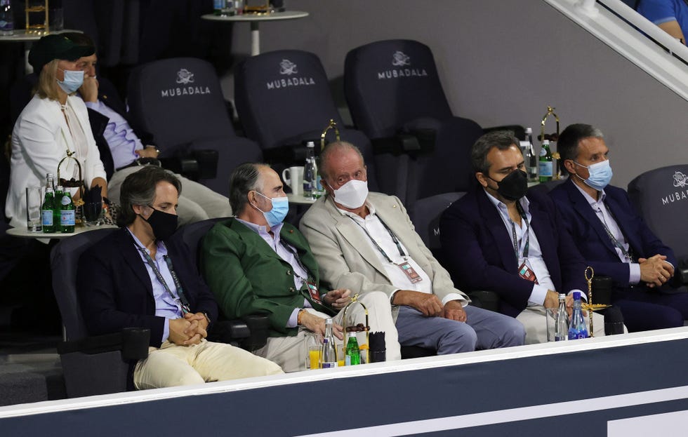el rey juan carlos reaparece antes de navidad en el partido de nadal en abu dabi