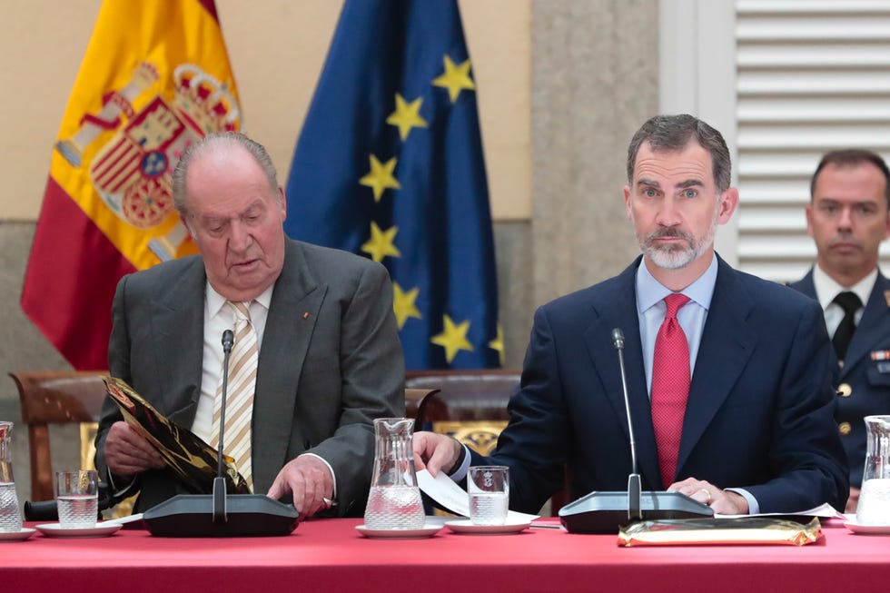 Event, Official, News conference, Spokesperson, Speaker, Government, Employment, Flag, Businessperson, Management, 