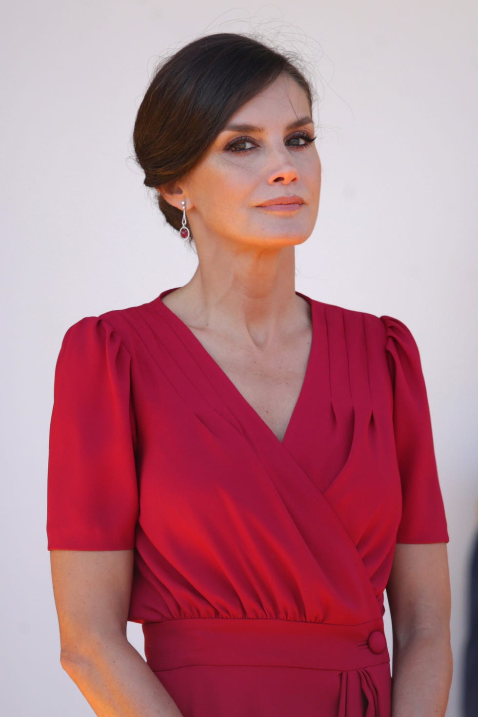 Hair, Clothing, Shoulder, Red, Hairstyle, Beauty, Dress, Fashion model, Neck, Fashion, 