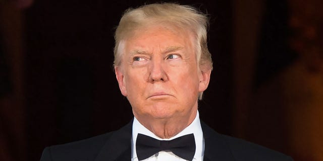 Face, Forehead, Chin, Cheek, Tie, Bow tie, Businessperson, Tuxedo, Formal wear, Suit, 