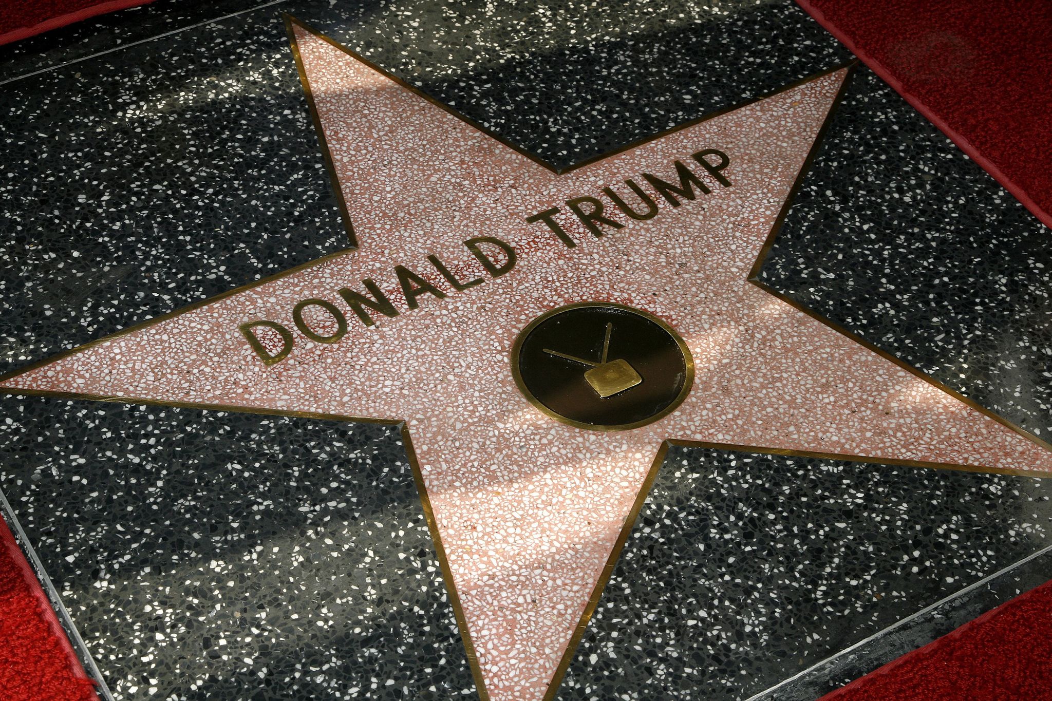 Konsultere sofistikeret indlysende West Hollywood votes to remove Donald Trump's star on the Walk of Fame