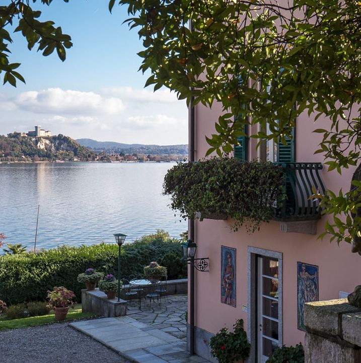 Forensische geneeskunde Indiener koppel Donatella Versace Purchased an Italian Lake House for $5.6 Million -  Donatella Versace House Photos