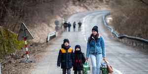 foto donne bambini profughi rifugiati ucraina russia guerra foto