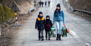 foto donne bambini profughi rifugiati ucraina russia guerra foto