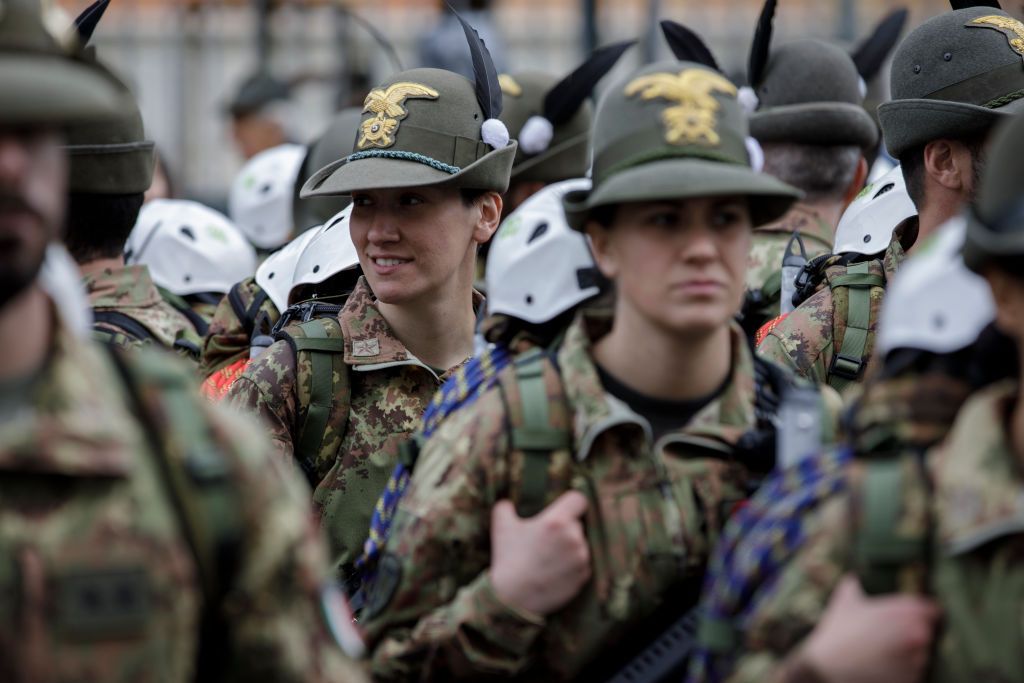 La legge che ammetteva le donne nell’esercito compie 20 anni