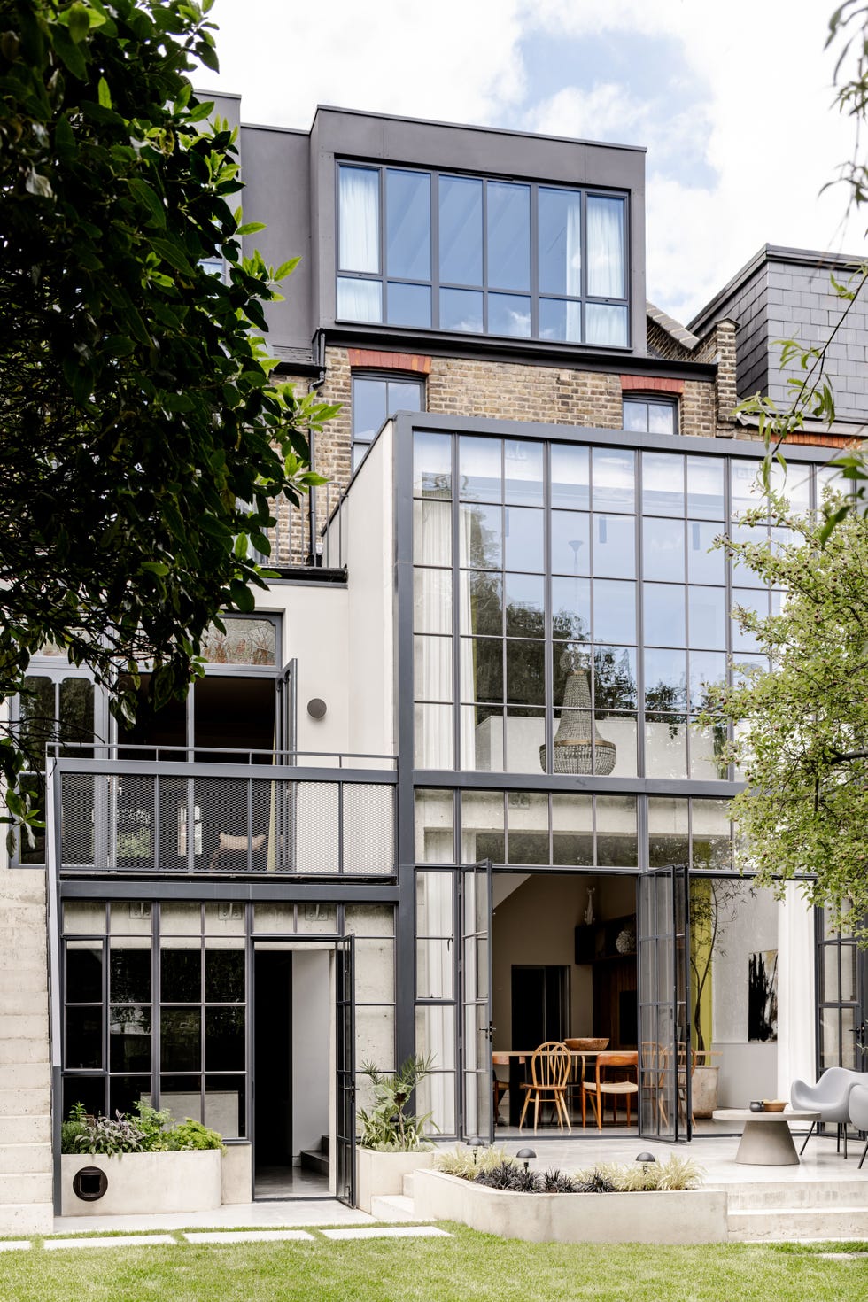 donovan avenue by matthew giles architects view of house from garden