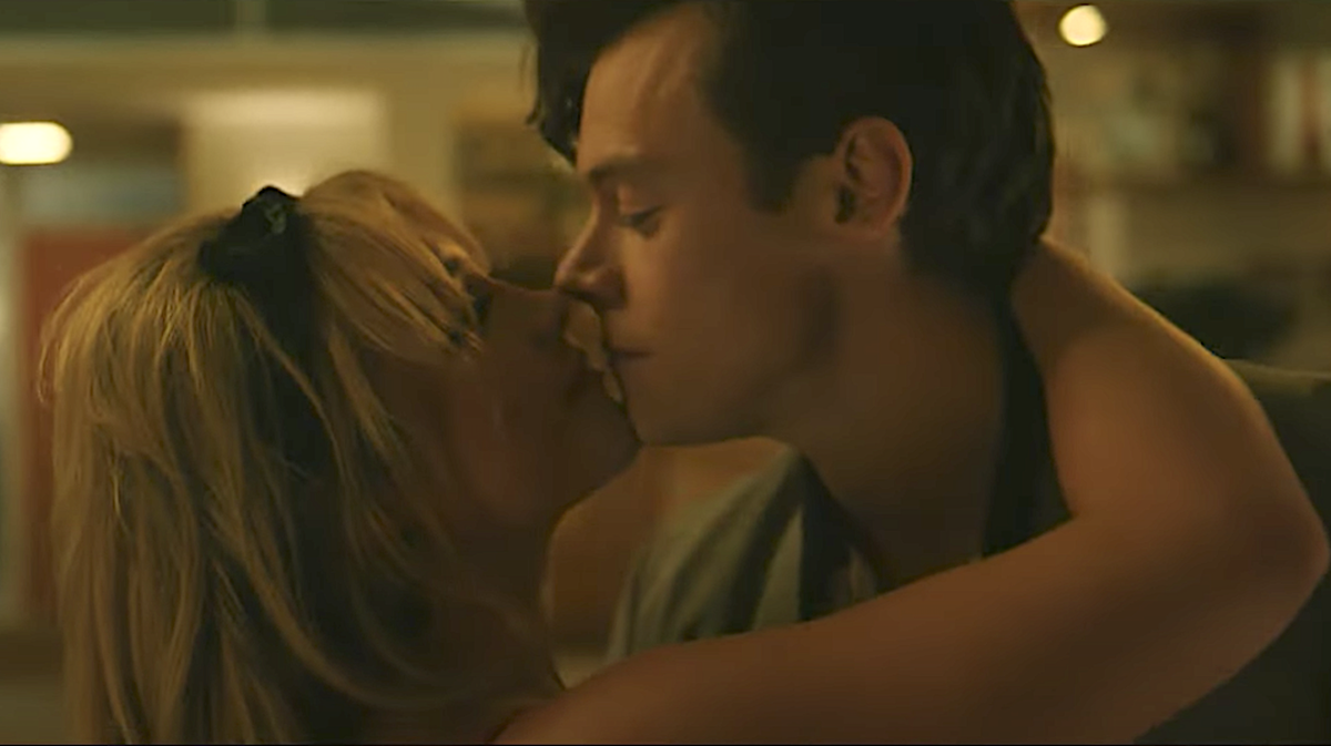 preview for Don't Worry Darling trailer with Florence Pugh and Harry Styles (WB)
