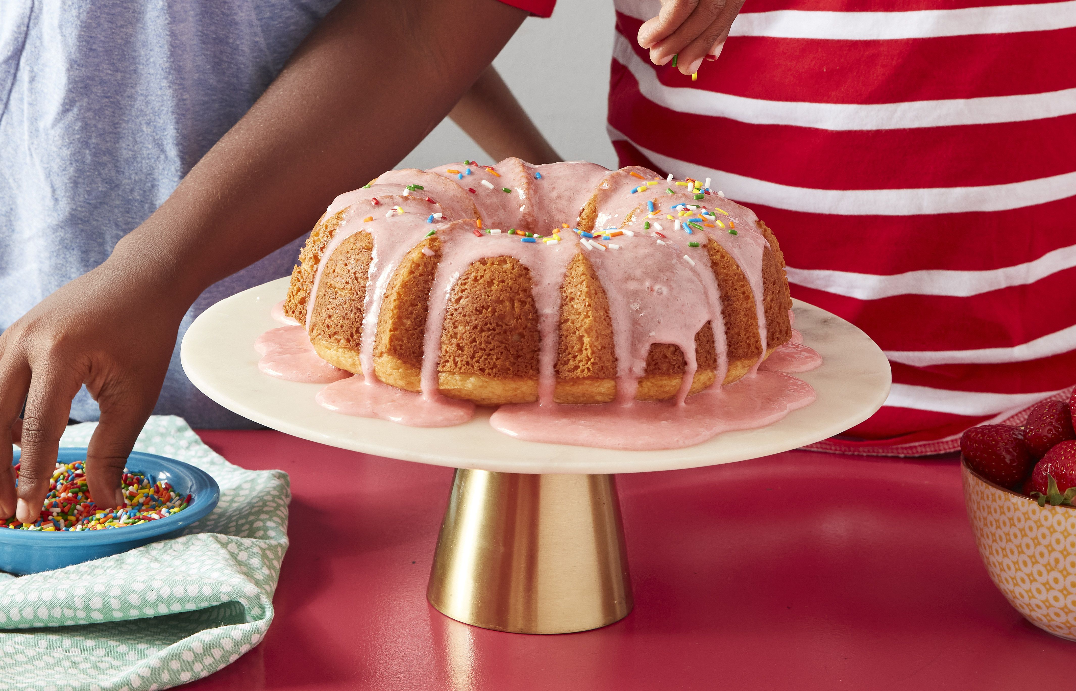 Easy Donut Cake {Homemade Bundt Cake} | The Best Cake Recipes